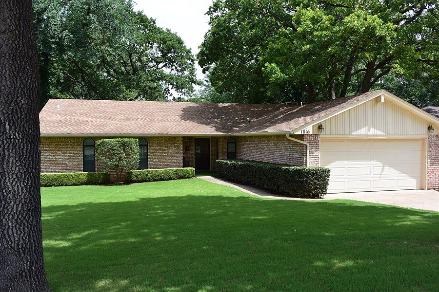 1st image of 1816 Pine Oak Dr
