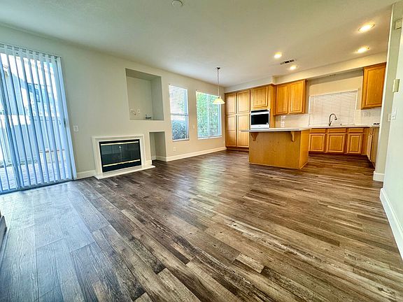 5th image of 15 Charlemont Dr