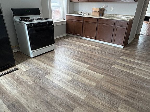 2nd image of 5207 Alaska Ave #2