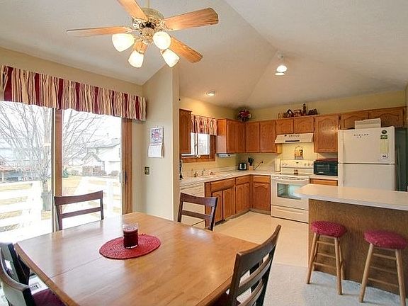 3rd image of 2108 Marilyn Dr