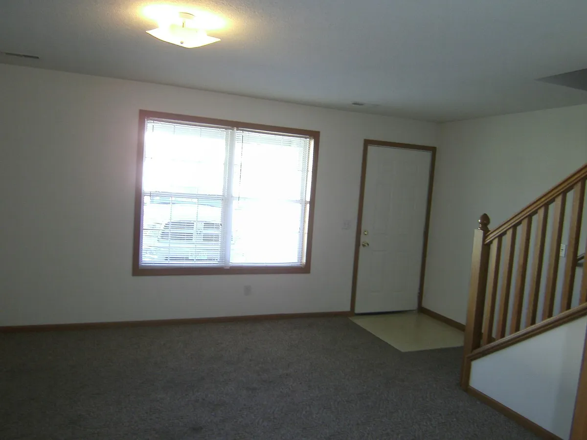 Living room - 804 N Green St
