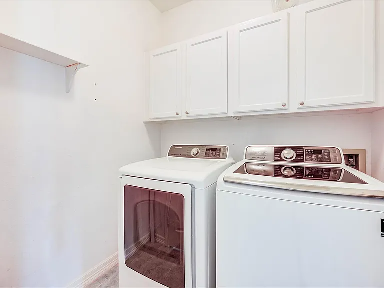 8803 Memorial Creek Dr — Photo 25