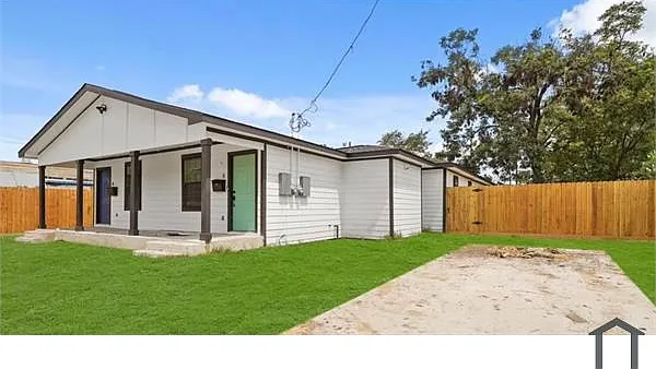 3 bed, 2400 sqft, $1,750 — Photo 1