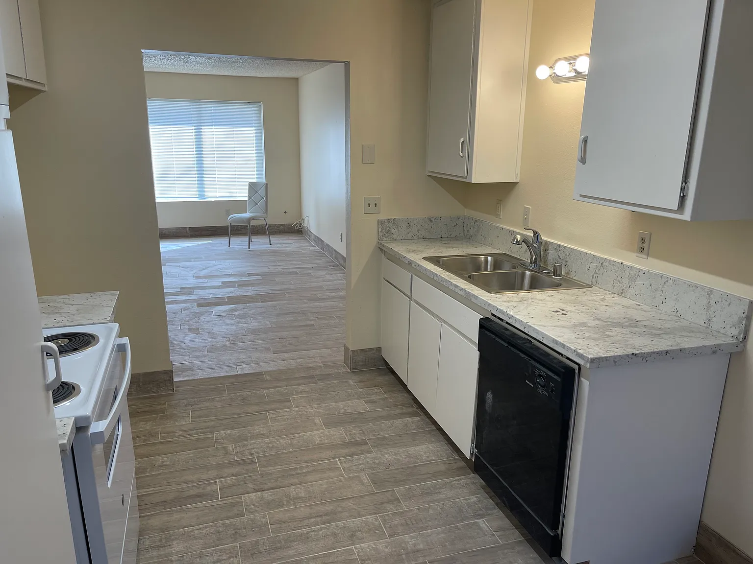 3 bed, 1050 sqft, $1,850 — Photo 2