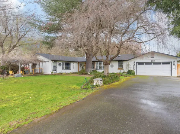753 W Evans Creek Rd, Rogue River, OR 97537