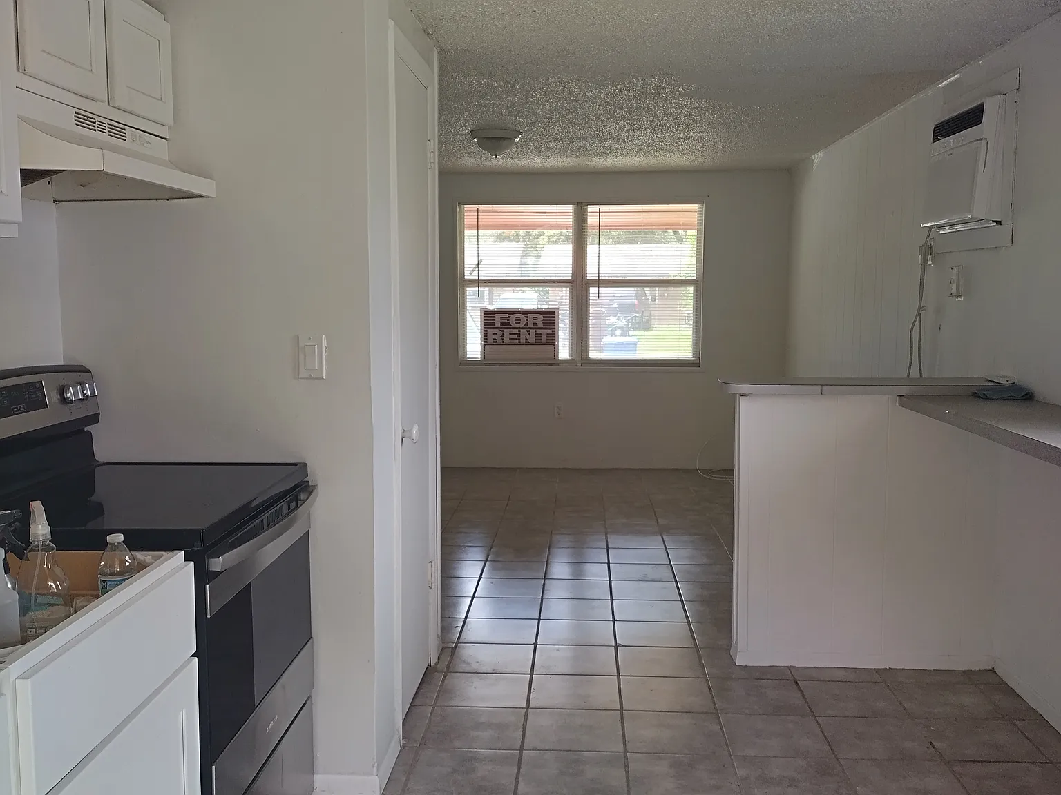 13605 Cecelia Ave — Photo 4
