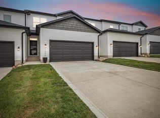 1245 E 28th St, Norwalk, IA 50211