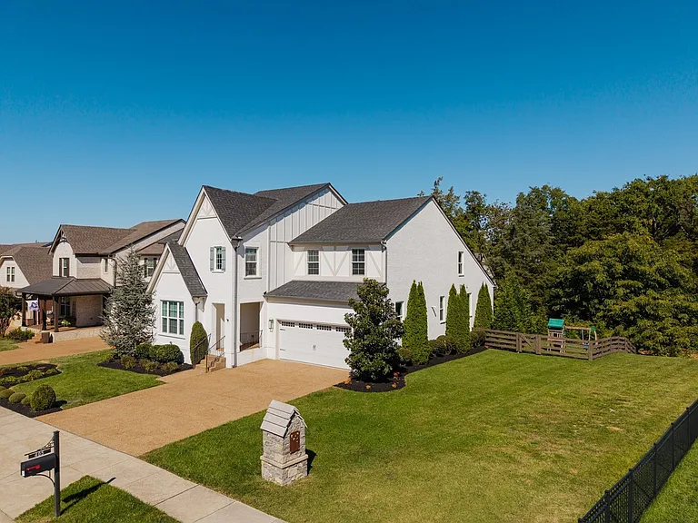 405 Edenfield Pass — Photo 2