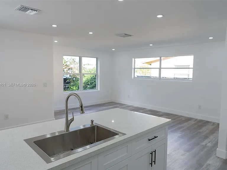 2600 NW 108th St — Photo 10