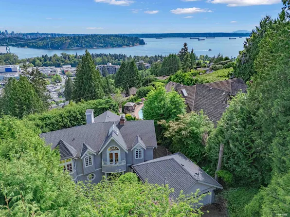 880 Younette Dr, West Vancouver, BC V7T 1S9