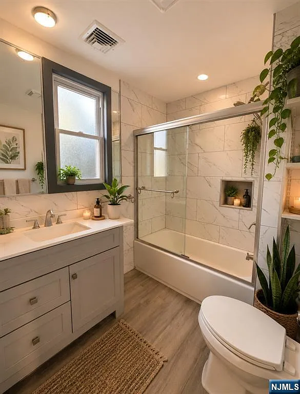 3 bed, 1.0 bath, $3,100 — Photo 2