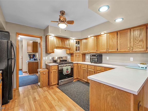 4th image of 2232 Allium Pl