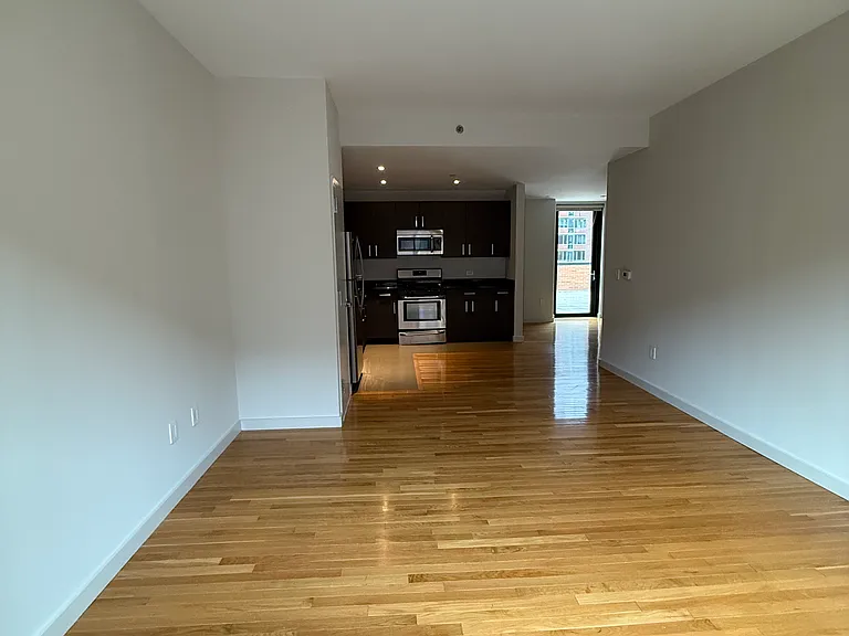 537 W 27th St #5G — Photo 4