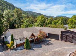 1360 Burbridge Dr, Rogue River, OR 97537