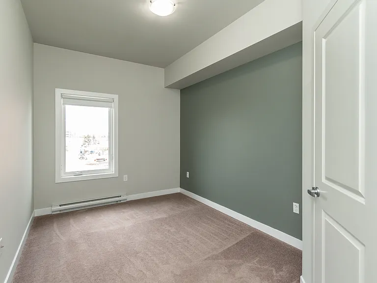 2390 McPhillips St — Photo 20
