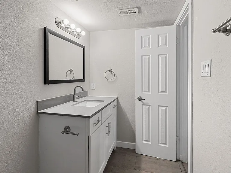 6812 S Congress Ave — Photo 45