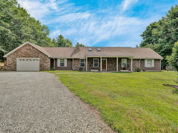 372 Bear Hollow Trl, New Castle, VA 24127