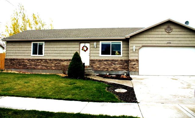 1st image of 3202 E Sandy Dr