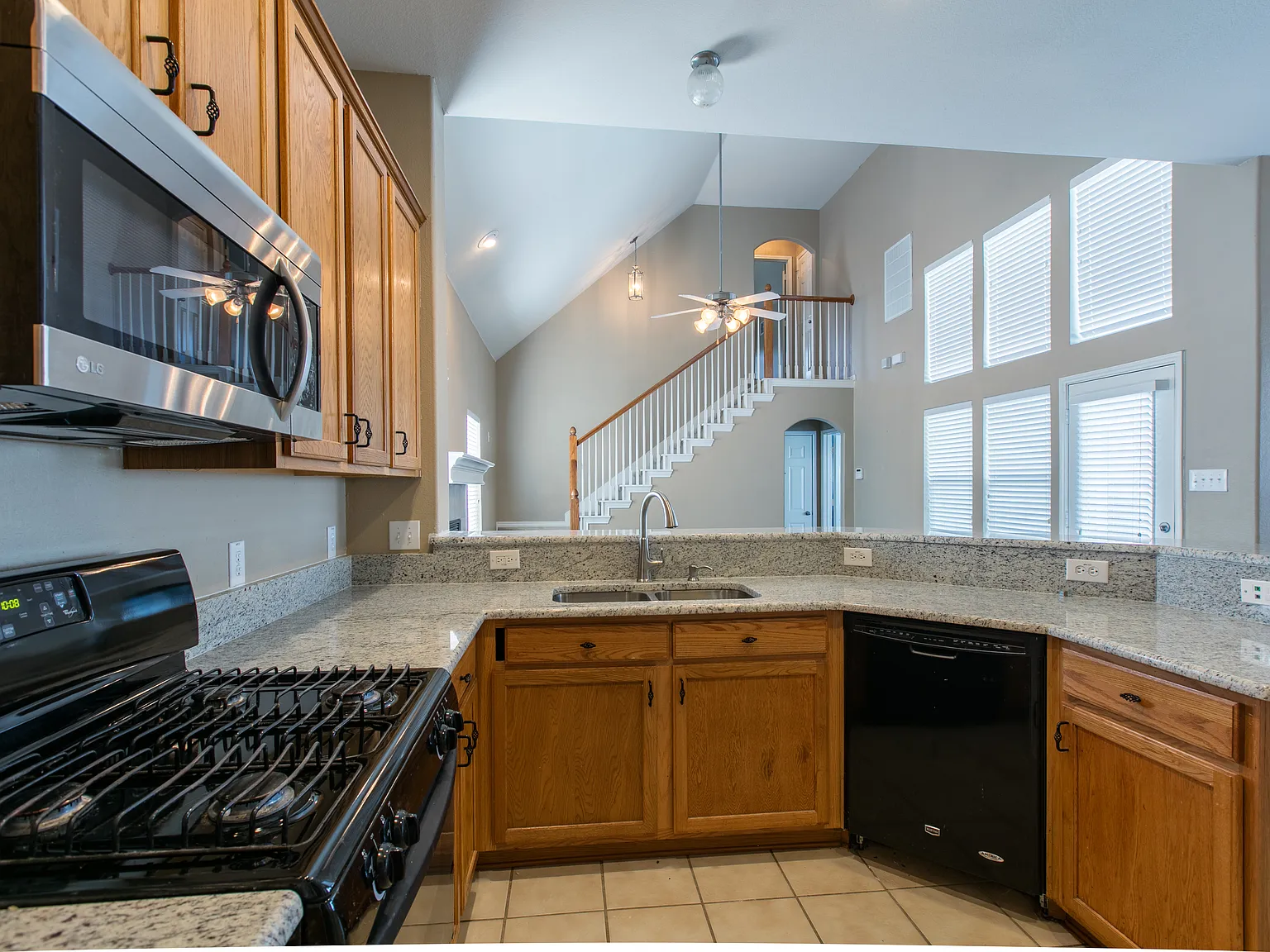 4 bed, 1759 sqft, $2,100 — Photo 4