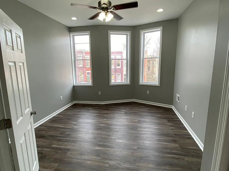 1827 W Fayette St — Photo 9