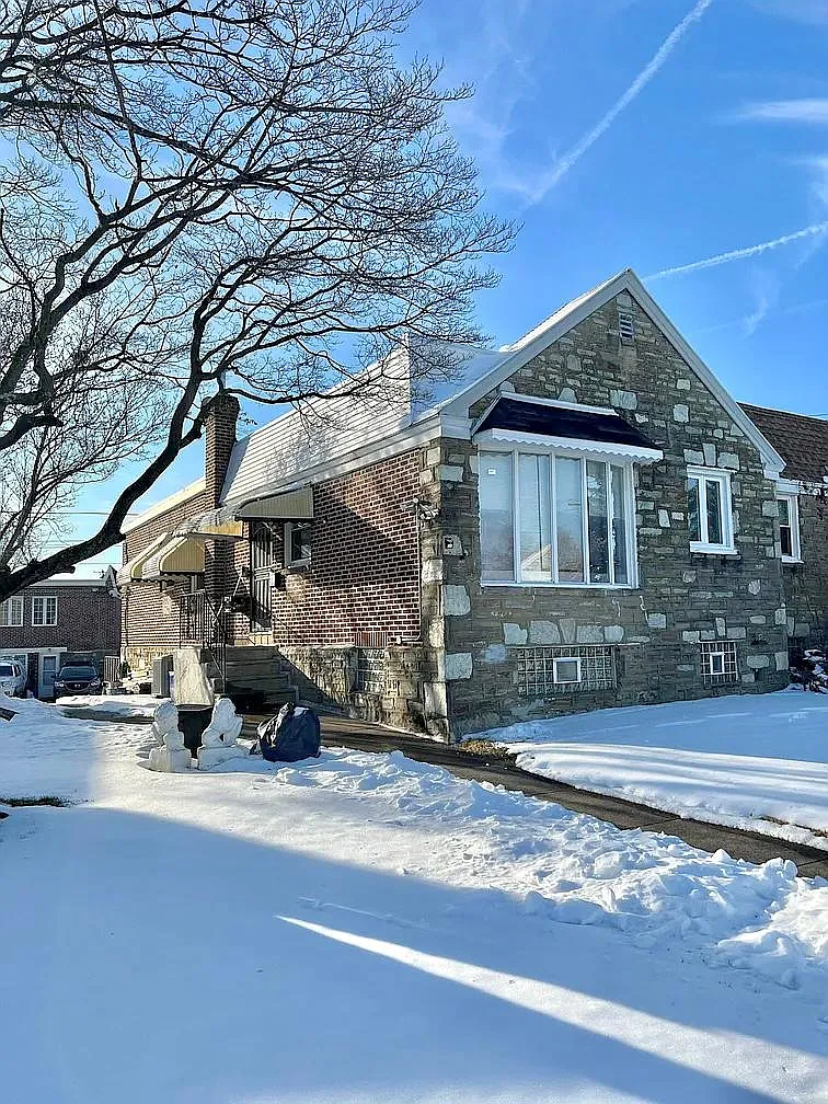 3 bed, 1025 sqft, $1,800 — Photo 1