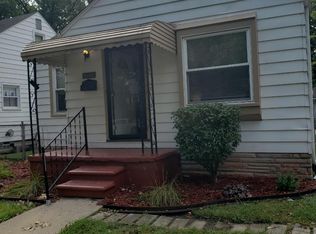 2147 E 8 Mile Rd, Grosse Pointe Woods, MI 48236