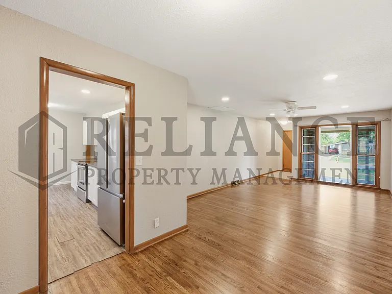 841 N Country Acres Ave — Photo 12