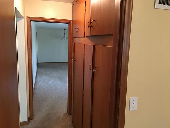 5th image of 6040 Western Ave