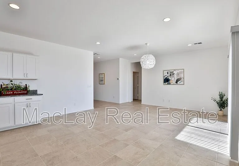 1133 W Descanso Canyon Dr — Photo 5