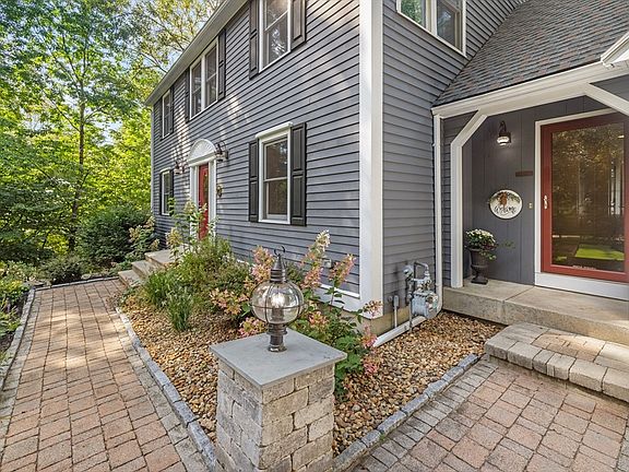 3rd image of 4 Rosewood Pl