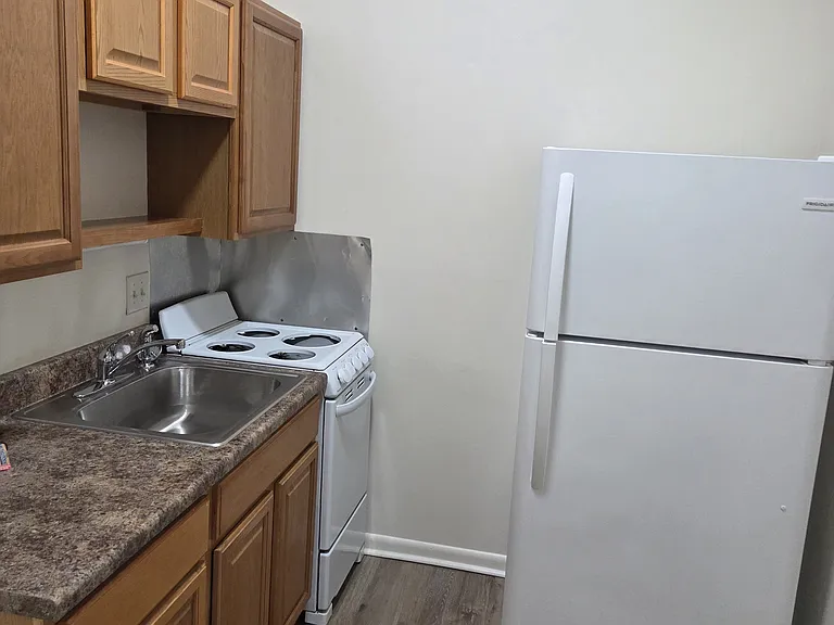 301 Ikeler St #14 — Photo 14