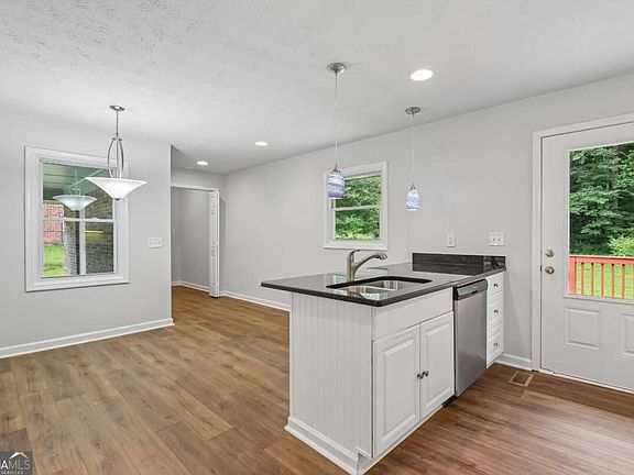 3rd image of 103 Marty Ln