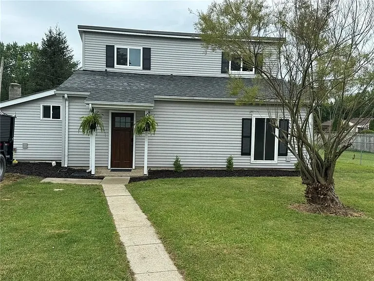 302 Gibson St — Photo 3