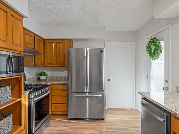 2906 Country Place Ct, Carrollton, TX 75006