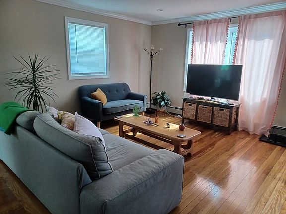 2nd image of 102 Davison St