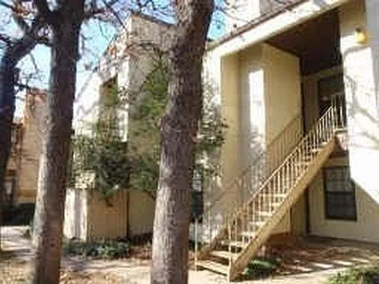 1716 Crest Grove Dr — Photo 2