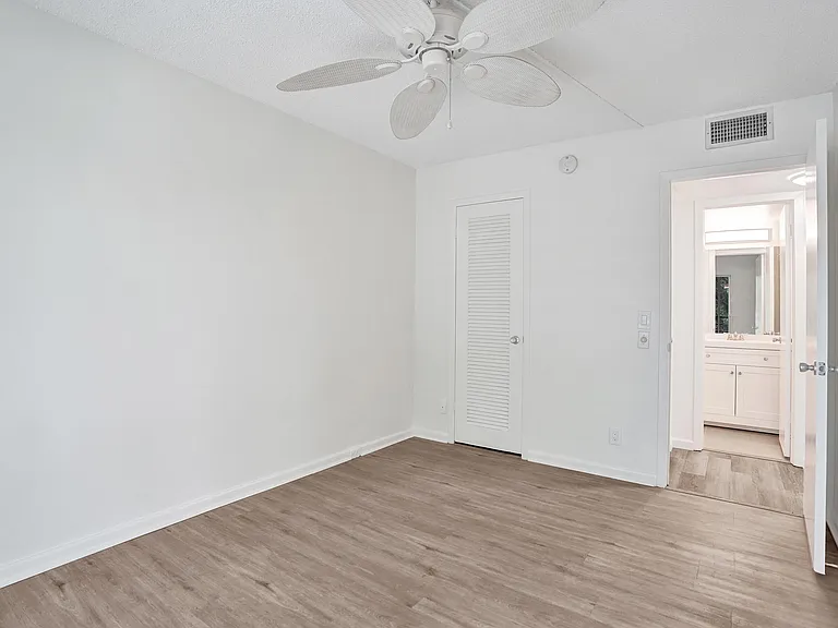 57 Dorset Dr #B — Photo 16