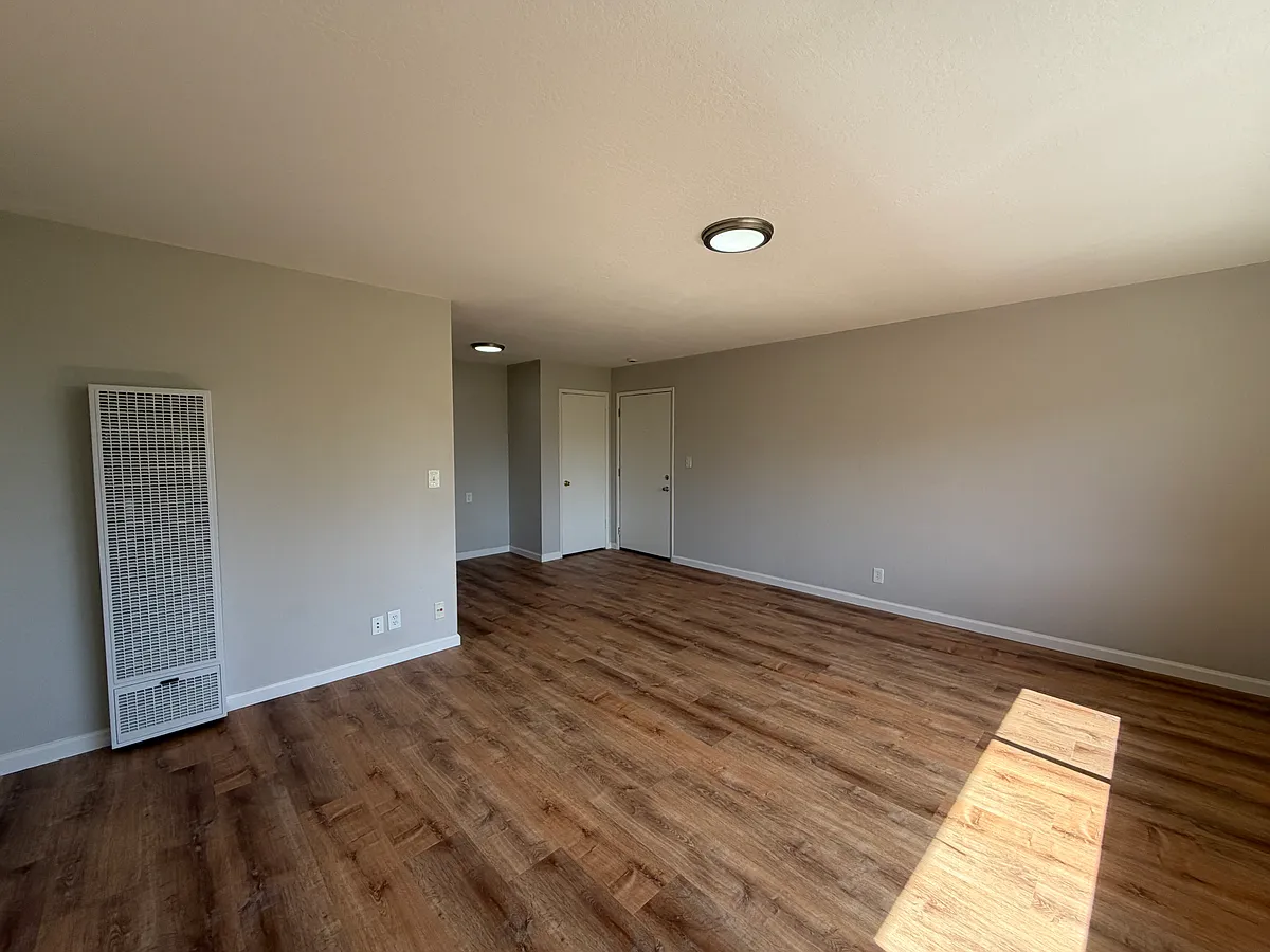 Building Photo - 734 E 20th St #14
