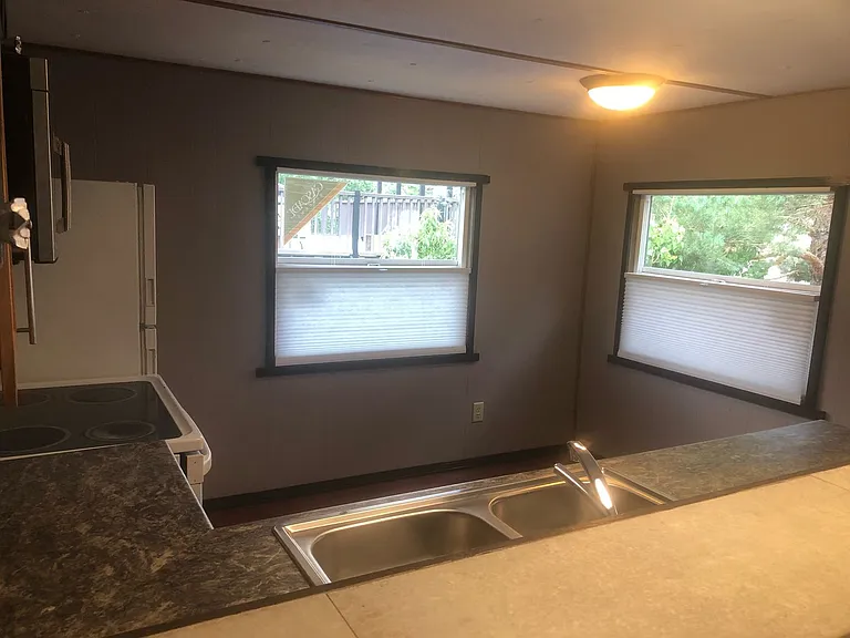 809 Newark St — Photo 30