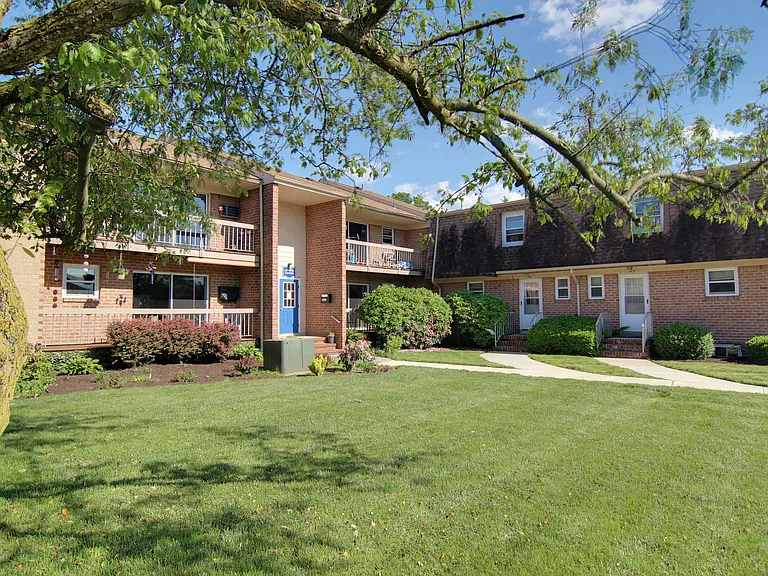 Kimberwyck Village Apartments — Photo 24