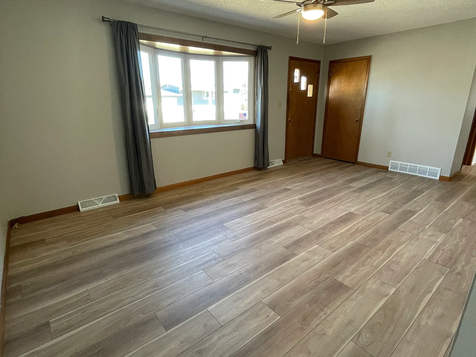 3 bed, 1.5 bath, 1600 sqft, $1,800 — Photo 2