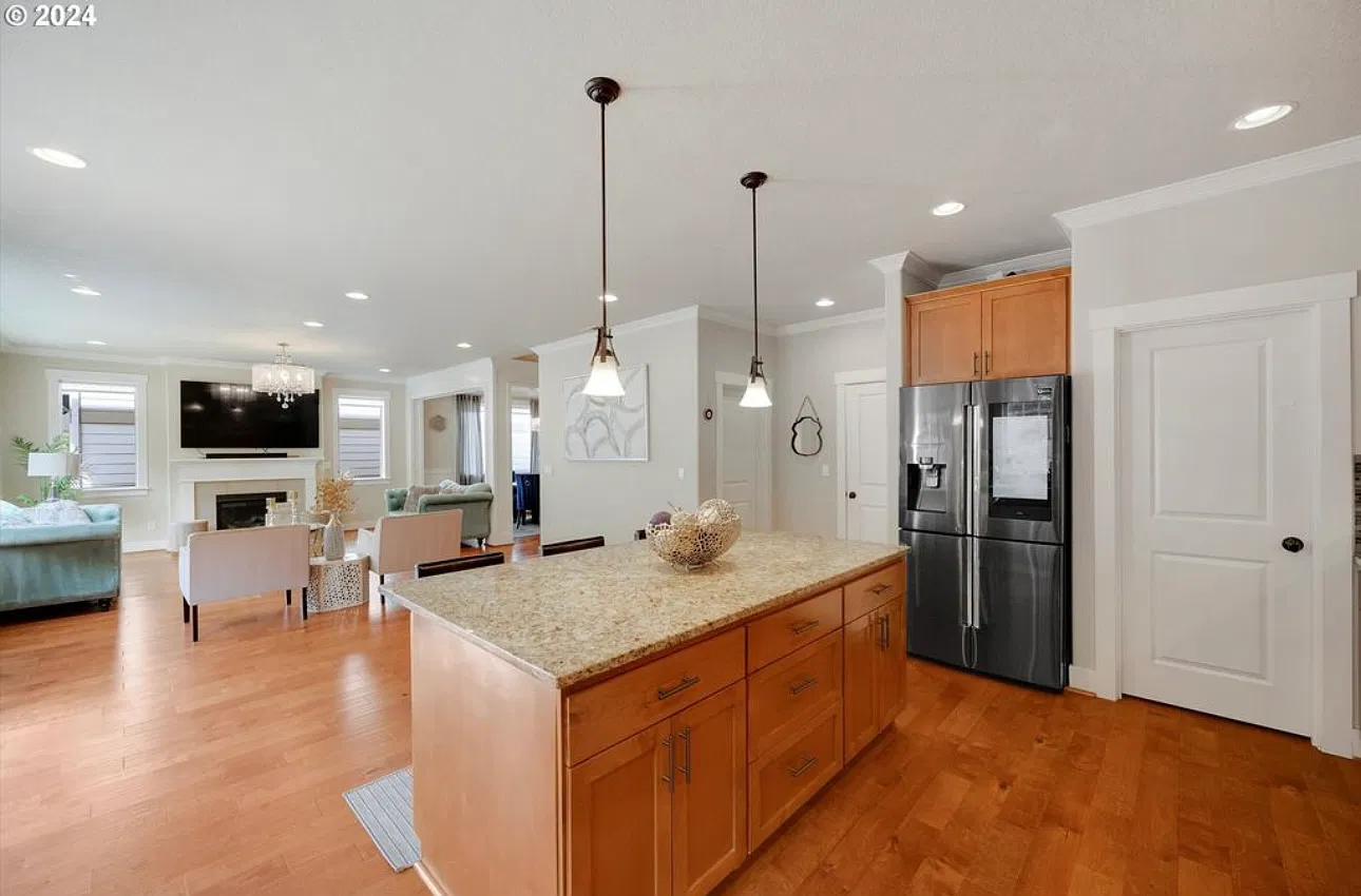 4 bed, 3140 sqft, $3,500 — Photo 4