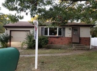 13 Oakwood Blvd, Bay Shore, NY 11706