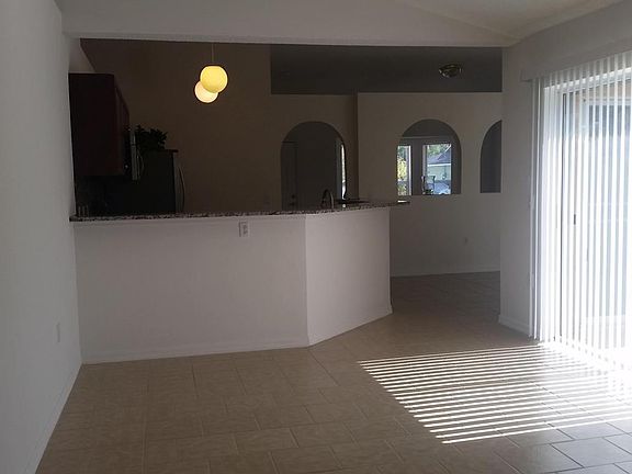 5th image of 31 Wheatfield Dr