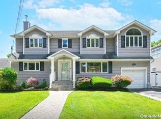 2062 Potter Ave, North Merrick, NY 11566