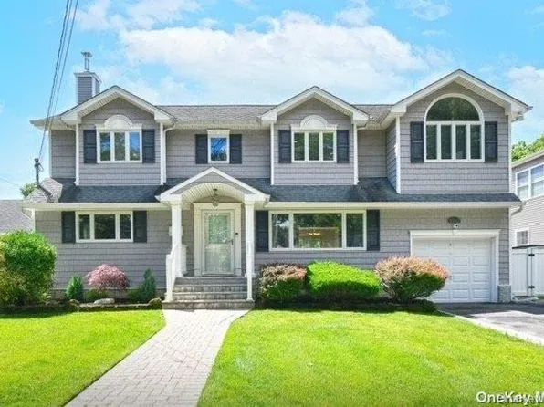 2062 Potter Avenue, Merrick, NY 11566