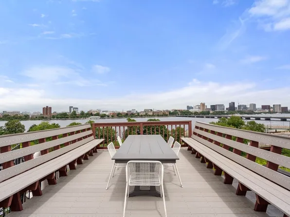 31 Bay State Rd APT 1, Boston, MA 02215