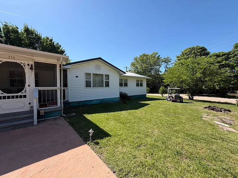 713 Dublin Ln — Photo 4