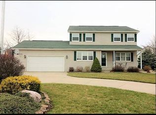 1407 Cardinal Rd, Bowling Green, OH 43402