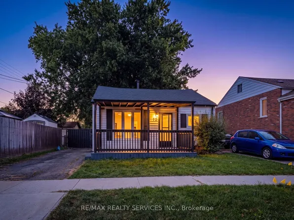 12 Ajax Ave, Welland, ON L3B 4W8